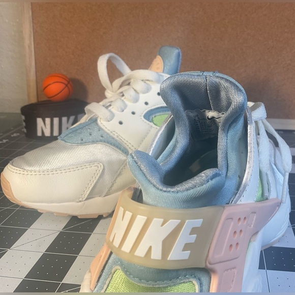 Nike 
huarache 
'sun club'
brand new
NWOT - Picture 6 of 12